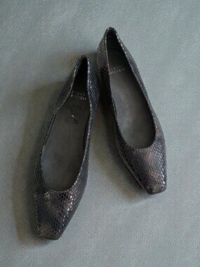 STUART WEITZMAN  Black Snake Print Leather Flats Size 6.5